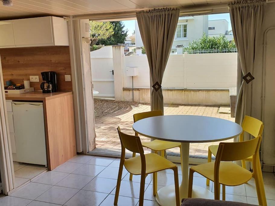 Logement Amboise Centre Avec Terrasse Privee 외부 사진